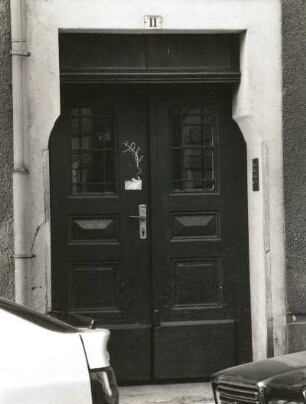 Dresden-Neustadt, Martin-Luther-Straße 11. Wohnhaus mit Läden (um 1900). Hauseingang