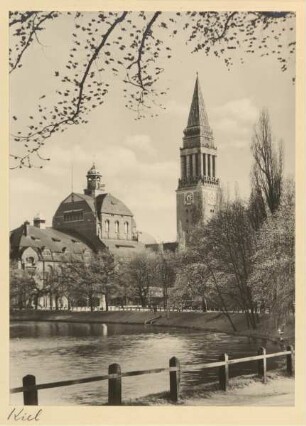 Rathaus und Stadttheater am Kleinen Kiel