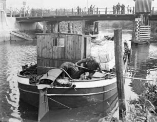 Lastkahn auf einem Kanal