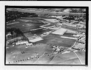 Köln-Marienburg, Golfplatz mit Blick auf Rodenkirchen