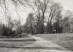 Weimar. Park an der Ilm (1778/1833). Blick zur Turmruine des ehemaligen Tempelherrenhauses