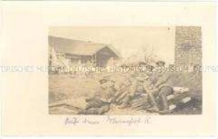 Soldaten auf einem Bauernhof