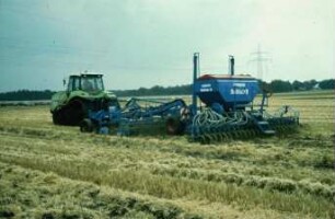 Fotografie: Mulchsaat, Grubber, Drillmaschine, Krümelwalze, Pneumatische Verteilung, Scheibensäschar