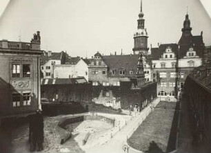 Blick auf Stallhof mit Pferdeschwemme, Kanzlei, Hausmannsturm und Georgentor
