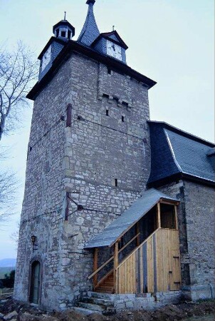 Dorfkirche mit Turm von SW, überdachter Emporenaufgang