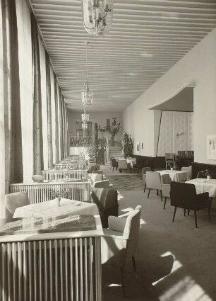 Dresden, Lingnerschloss, Innenaufnahme, Blick in das Tanzcafé, von der Bar aus gesehen : 1957 bezog der Dresdner Klub, später Dresdener Klub der Intelligenz, das Lingnerschloss. Es wurde dafür 1956/57 umgebaut.