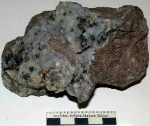 Gediegen Gold auf Quarz