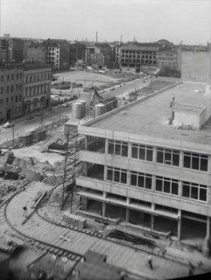 180° Panorama, Bild 1 von 5. Blick auf die Baustelle GSW-Hochhaus. Berlin-Kreuzberg, Markgrafenstraße