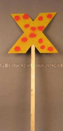 Schild gegen Atomkraft mit dem Anti-AKW-Kreuz
