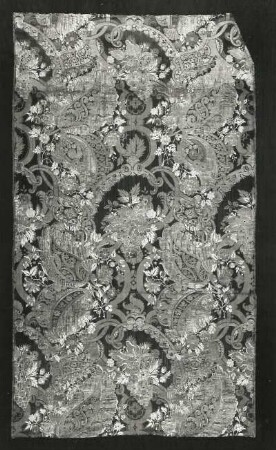 Damast liseré : Damast liseré, broschiert, Seide, Gold- und Silberfaden (um 1720). Dresden: Kunstgewerbemuseum 12366