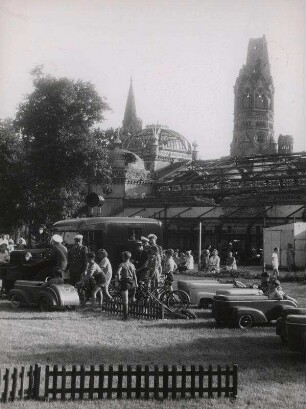Kinder im Verkehrsparcour des Berliner Zoo