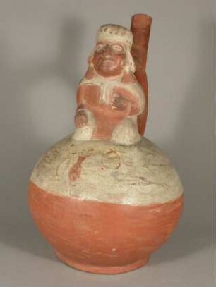 Applikation: kniende anthropomorphe Figur