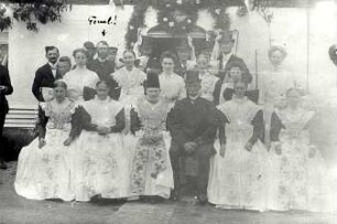 Hochzeit in der katholischen Oberlausitz : Gesellschaftliche Volkskultur - Sitten im Laufe des menschlichen Lebens - Hochzeit. Ort: Hornja Łužica / Oberlausitz. Katholische Hochzeit um 1900. Postkarte
