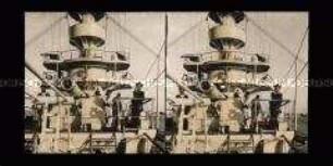 An Deck eines französischen Kriegsschiffes