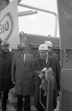 Inbetriebnahme der zweiten Esso-Raffinerie in Karlsruhe.
