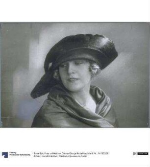 Frau mit Hut von Conrad Sonja Modellhut