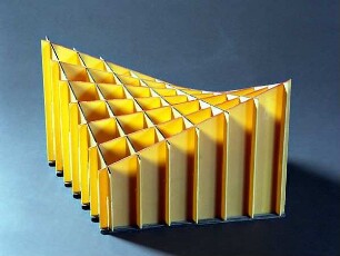 Hyperbolisches Paraboloid als Schnitt von zwei Ebenensystemen