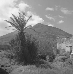 Stromboli, Blick vom Ort zum Vulkan