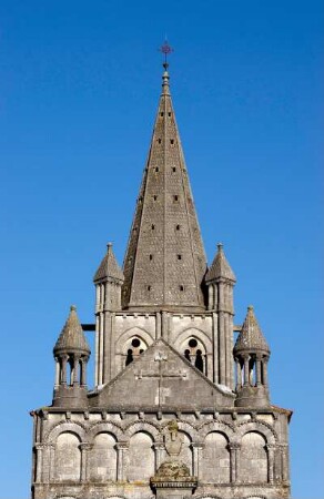Frankreich. Poitou Charentes. Charente. Gensac la Pallue. Romanische Kirche. 12 Jahrhundert. Kirchturm