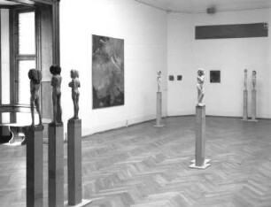 Dresden-Loschwitz. Ausstellung "Stille Post - Katja Lange-Müller, Volker Henze, Hans Scheib", Leonhardi-Museum, 17.03.22.04.2001. Raumaufnahme