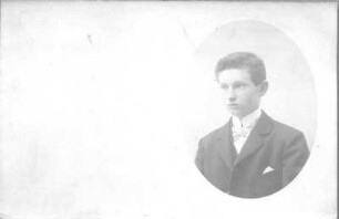 Porträt Ernst Otto Gerhardt mit Fliege