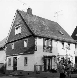Löhnberg, Schulstraße 40, Unterstraße 1