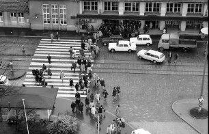 Freiburg: Berufsverkehr vor dem Hauptbahnhof vom Hochhaus