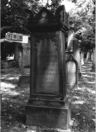 Grabstein 183 [Hahn S. 54 Grab-Nr. 1447]