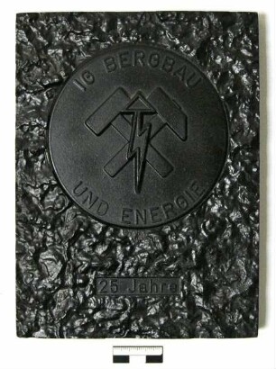 Kohlekeramikplakette "25 Jahre IG Bergbau und Energie"