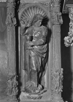 Hochaltar, unterer Teil, linke Seite: Johannes Evangelist
