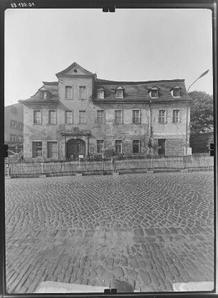 Zittau, August-Bebel-Platz (Neustadt) 1. Wohnhaus mit Ladeneinbau (18. Jh.). Straßenfront