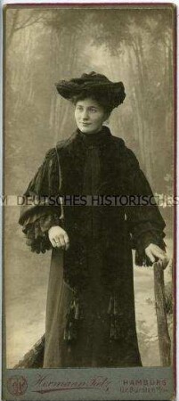 Frau mit großem Hut, Carte de visite