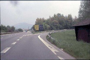 Einfahrt in Kreisel Südost (Mannheim Richtung Frankfurt) von Hauptfahrbahn Süd der A659 (Mannheim Richtung Weinheim)