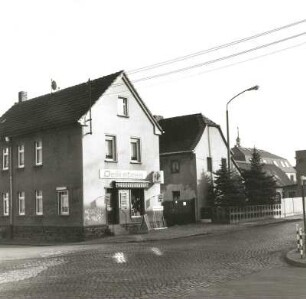 Böhlen-Großdeuben, Hauptstraße 18 und 20. Wohnhäuser