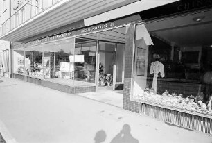 Freiburg i. Br.: Ladenfront Tritschler in der Friedrichstraße von der Ostseite