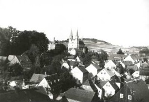 Schirgiswalde-Neuschirgiswalde. Stadtzentrum mit Pfarrkirche, Blick von Südwesten
