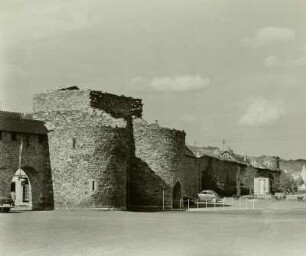 Ahrtor : Ahrweiler, Ahrtor während des Wiederaufbaus, Feldseite