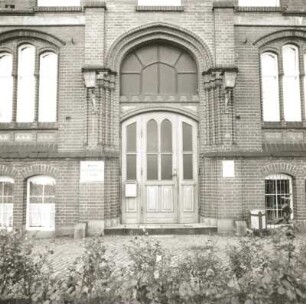 Calau, Joachim-Gottschalk-Strasse 36. Kreissparkasse und Kreisverwaltung (1901/1903; Dieffenbach). Portal (Kreisverwaltung)