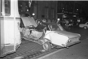 Verkehrsunfall zwischen einem PKW und einer Straßenbahn auf der Kreuzung Kaiserstraße und Ritterstraße