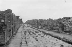 Straße in Pompei : Straße mit Ruinen in Pompei
