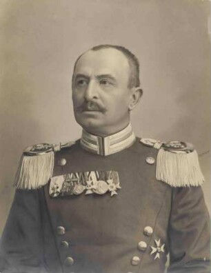 Alfred von Frank, Oberstleutnant und Kommandeur von 1900-1902, in Uniform mit Orden, Brustbild in Halbprofil