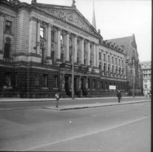Leipzig. Augusteum (Universitätshauptgebäude) und Universitätskirche St. Pauli kurz vor Sprengung und Abbruch, Mai 1968
