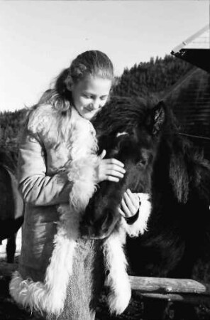 Oberried: Daniela und Nicole mit Pony
