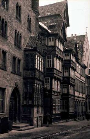 Hildesheim: [Häuserreihe am Marktplatz]