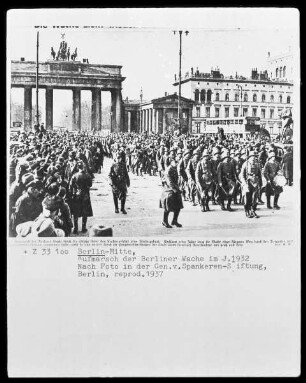 Berlin-Mitte, Aufmarsch der Berliner Wache im Jahr 1832