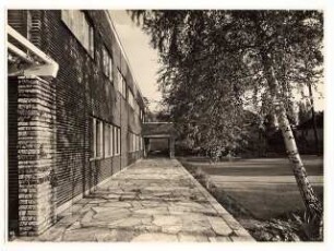 Garten Julius Flechtheim, Berlin-Grunewald: Haus und Garten mit Travertinarbeiten