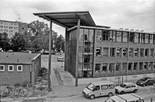 Mommsenstraße 14 (Gebäude F): Südostseite, links Bahnhofsgebäude