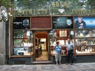 Prag - Juwelengeschäft am Wenzelsplatz : Juwelengeschäft am Wenzelsplatz. Aufgenommen 2004 in Prag
