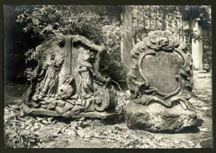 alter Friedhof. 2 Grabsteine, davon der zweite von Frau Maria Elisabetha Clemenz 18. Jh.