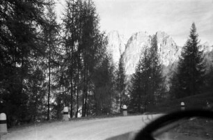 3 Croce Pass [Passo Tre Croci]: Straße mit Monte Cristallo